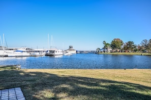 Townhome sits on a protected cove. Calm water for your boat and children 