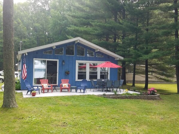 Front of cottage with patio, 4 Adirondack chairs & dining table with 6 chairs 