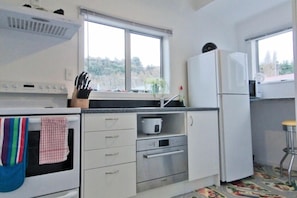 Kitchen sitting area overlooks famous Baldwin St