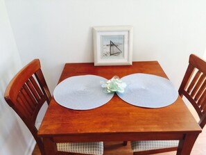  1 bedroom cottage New kitchen table and chairs