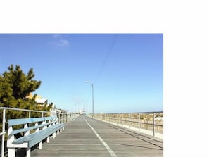 22nd Street Boardwalk entrance