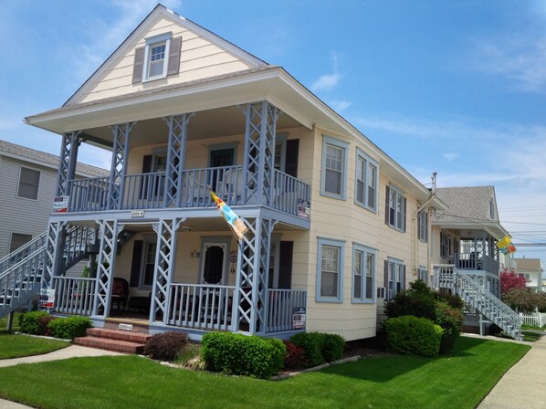 22nd & Central Ave 1st fl 3 BR condo cottage 1 block to beach & boardwalk