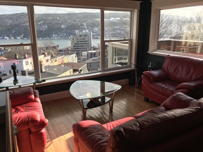 2 Bedroom Penthouse Apt with Amazing View and outdoor Hot Tub. 