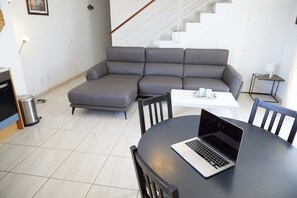 Ideal apartment for home working - with super fast wifi