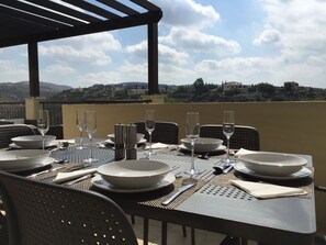 Outdoor dining table (extends to seat eight).