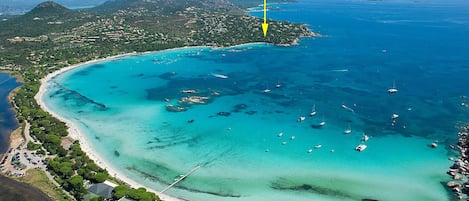 Pannoramuc view of the Santa Giulia Bay with indication of the house location