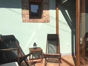 Terraza da el sol a partir de la 1 toda la tarde :)