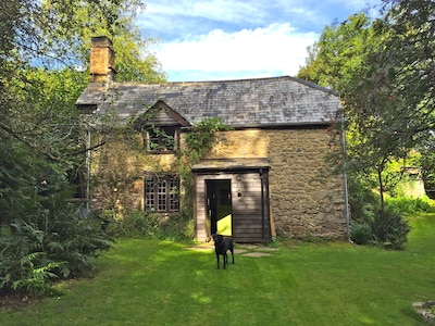 Denkmalgeschütztes Cottage aus dem 16. Jahrhundert im Herzen des Dartmoor-Nationalparks