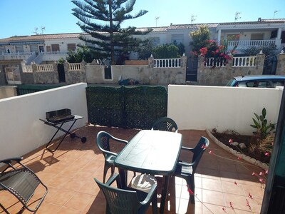 Close to bars and restaurants, 10 minute walk to the sea 