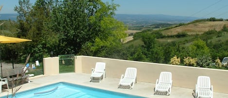 piscine privée chauffée et sécurisée de mai à sept si le temps le permet