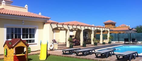 Villa Alexander - top luxury Villa in FV golf Course!
