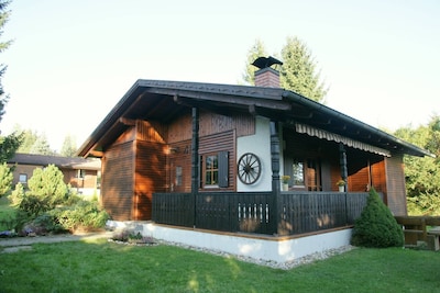 Acogedora casa de vacaciones con chimenea en la ladera sur del pueblo de vacaciones Ulrichsgrün