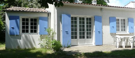 La terrasse devant la maison