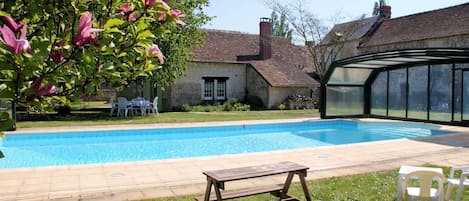 Piscine et jardin