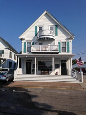 Downtown location - facing the harbor...