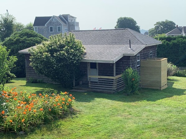 Snug Harbor cottage and yard