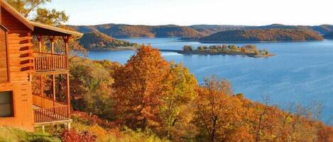 Panoramic views over Beaver Lake!