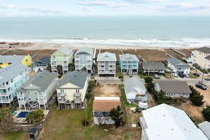 Peek-a-boo views of the ocean from the upper porch. 