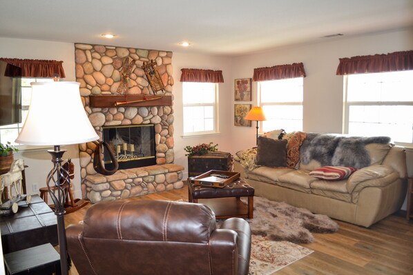 Comfy relaxing living space. Couch pulls out into a bed.