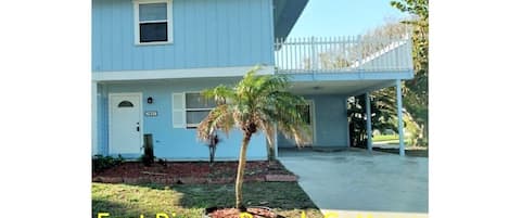 Pull into your private & quiet carport.Hear the waves as you head towards beach.