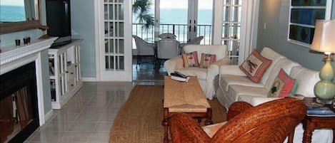 Relax in your living room and listen to the waves!