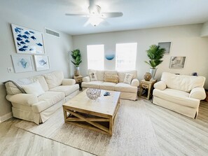 Gorgeous and spacious living room with plenty of cozy seating! 🤩