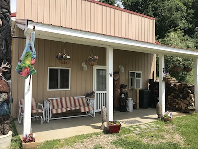 Cozy, pet friendly,  nearby wine trails and Woodbury ground, W. Coshocton county