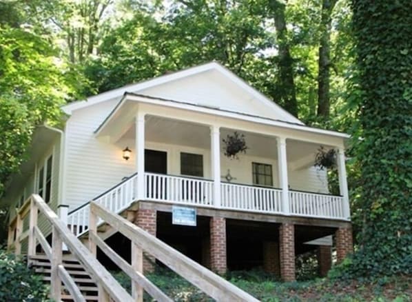 Historic bungalow with Lake Summit just across the lane to the boathouse.