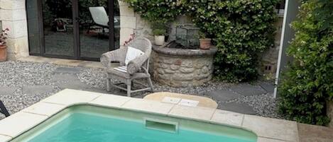 Terasse, lounge and pool area
