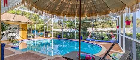 Large pool area with grill 