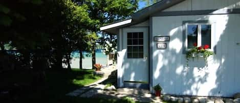 Entrance to Moonglade Cottage from the road