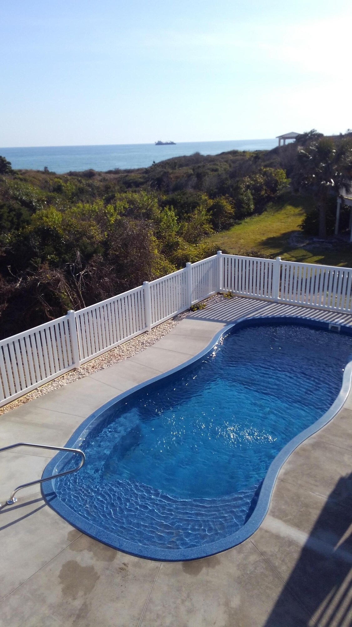 OCEAN PANORAMA: Beachfront, quiet, & pet friendly home with gorgeous ocean views