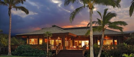Aloha Sands 4-Bedroom Beach Villa on the best beach in Puako!