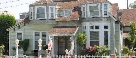 Queen Anne Victorian 'Sea La Vie' Vacation getaway