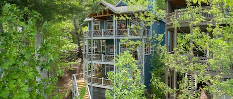 Side view with steps down to lakefront.