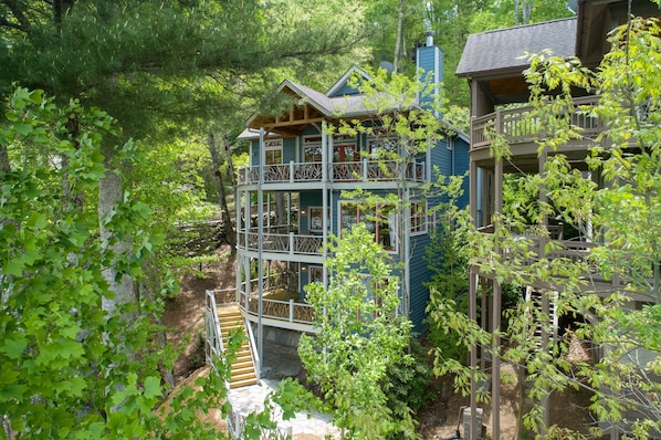 Side view with steps down to lakefront.