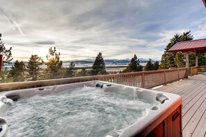 The Wind River therapeutic hot tub is a great place to relax after skiing or hiking. The views are absolutely gorgeous in every direction. The white-capped mountains are just stunning.