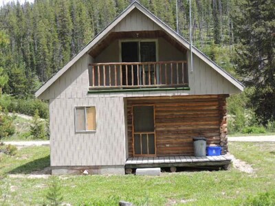 Dixie, Idaho - Log Cabin Vacation Get Away