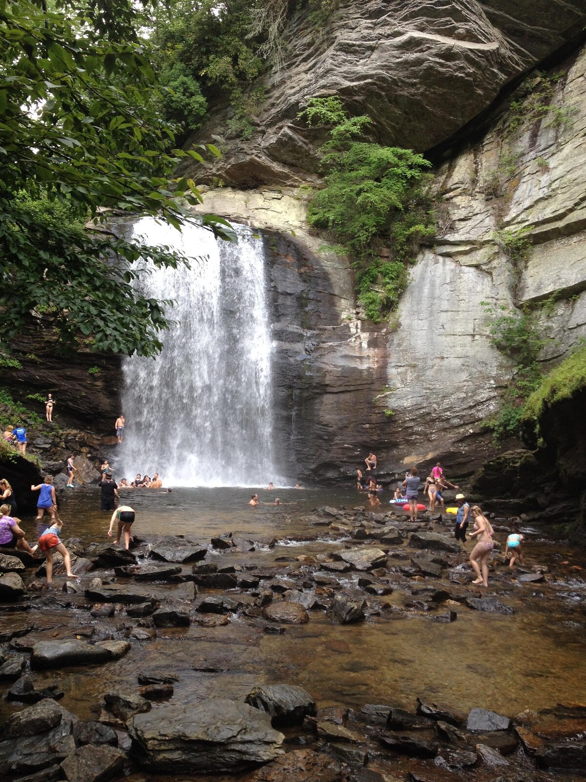 Great community Lake, Beach, Streams and covered MTN view picnic area.