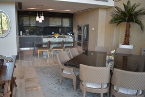 Dining area/kitchen