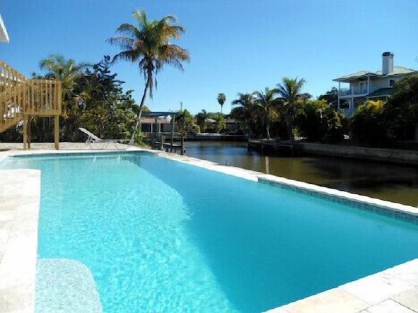 33 foot infinity pool with massage jets