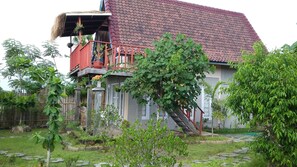 An Affordable Family Bungalow in Lembar