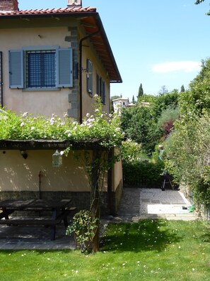 Guests rose covered pergola and garden.