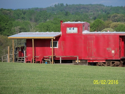 #042 - Authentic Railroad Cabooses And Depot Just Off The Blue Ridge Parkway