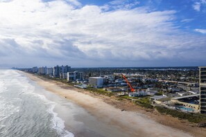 DIRECT OCEANFRONT HOME IN A PRIVATE NEIGHBORHOOD