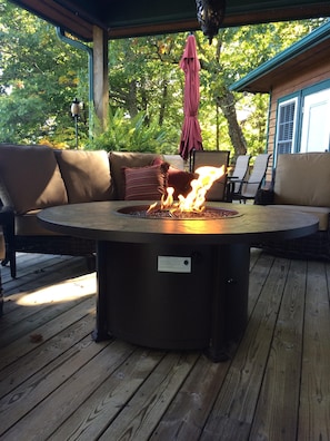 Fire table upper deck
