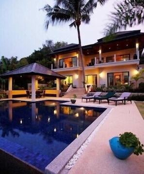 Emerald Villa