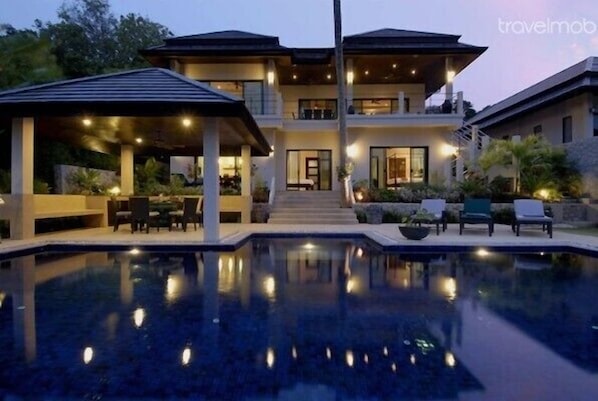 Emerald Villa