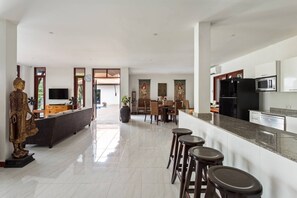 5 Bedroom Villa in Patong Beach - 4102