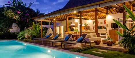 Villa Sukacita + Niri 8bed for 18pax